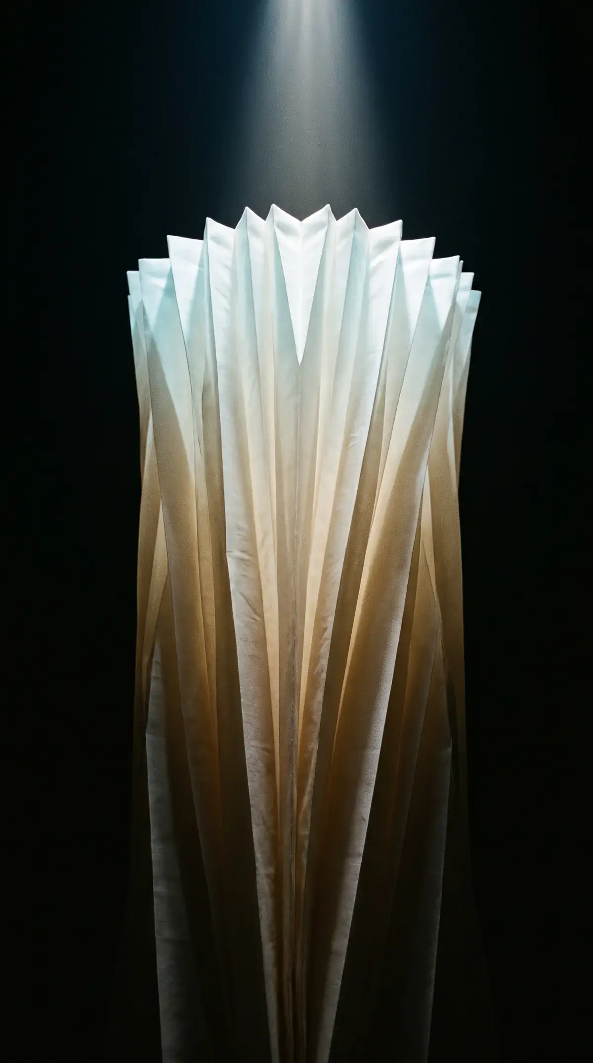 Gown in ivory silk gazar with a sculpted collar